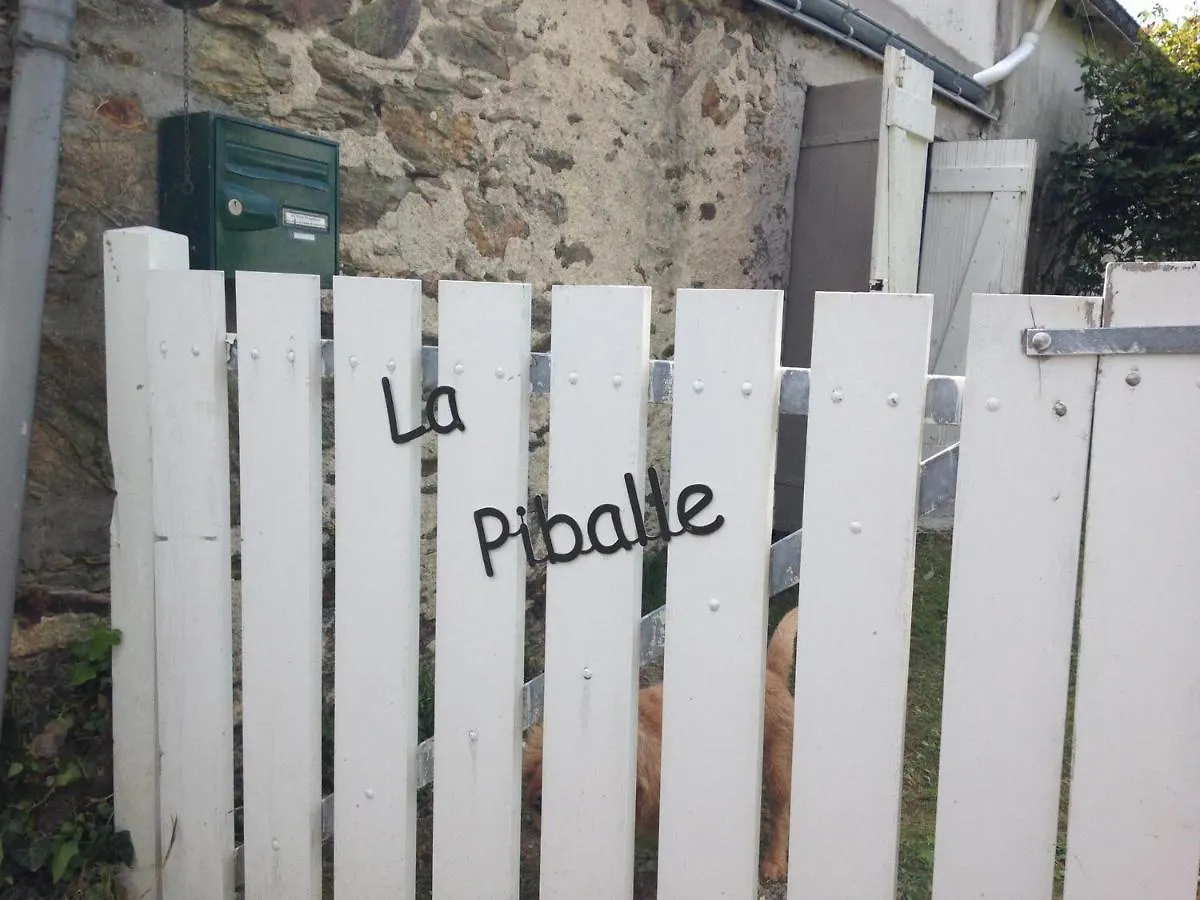 Charmante Maison En Pierre Avec Jardin A Bangor, A 1500 M De La Plage De Vazen - Fr-1-418-157 بيت للعطل